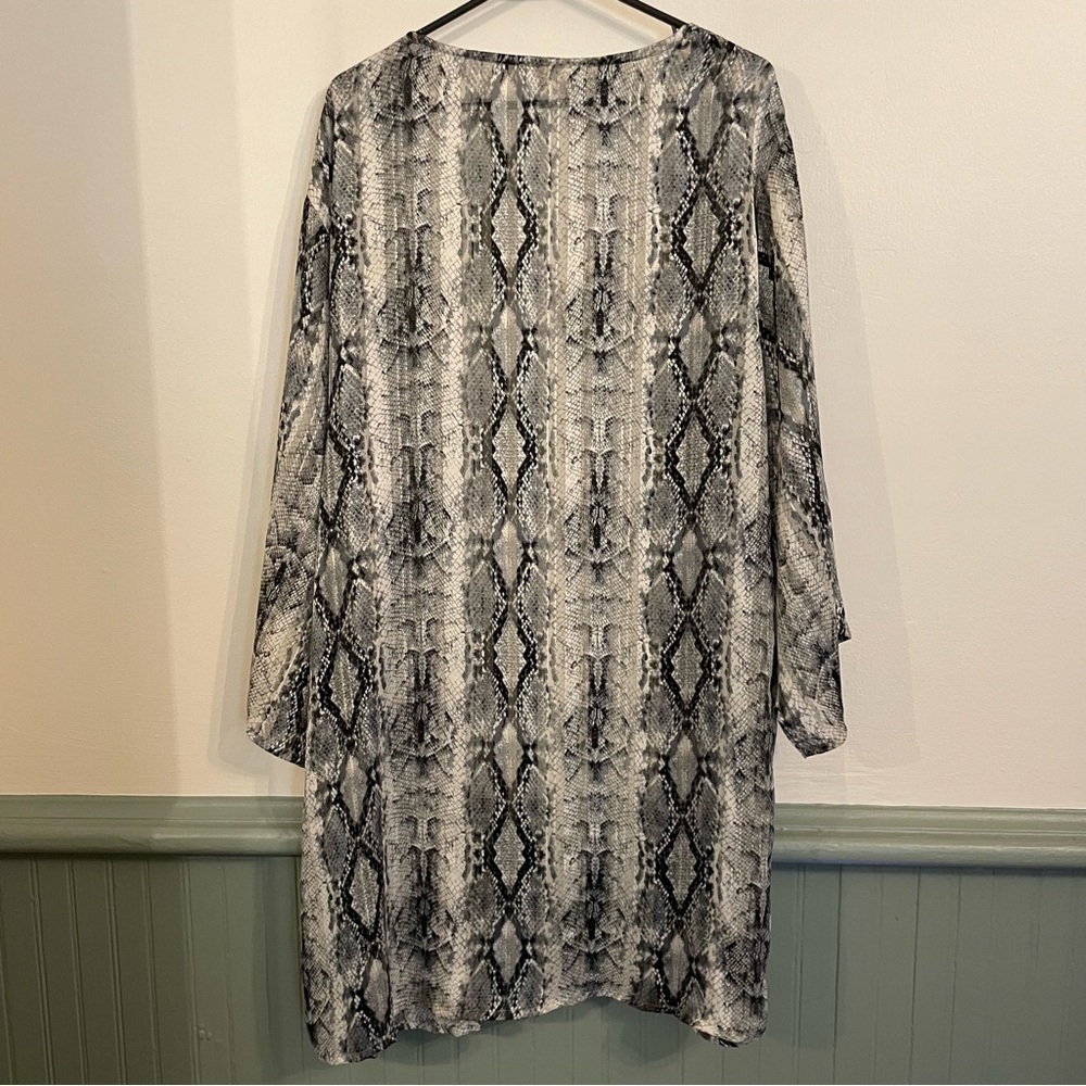 POL Monochrome Snake Print Kimono - Picture 7 of 8